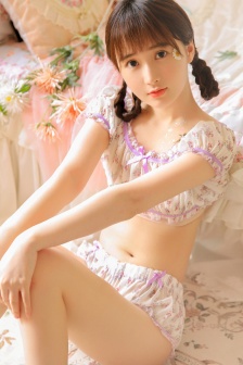 美女把腿扒开让我撕开内裤